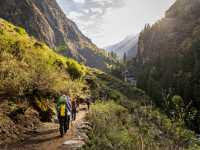 Trekking the foothills of Nepal's Himalaya mountains |  Lachlan Gardiner